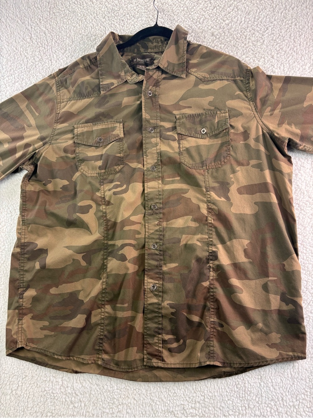 No Boundariesp Men's Camo Button-Up Shirt Jacket in Olive/Brown